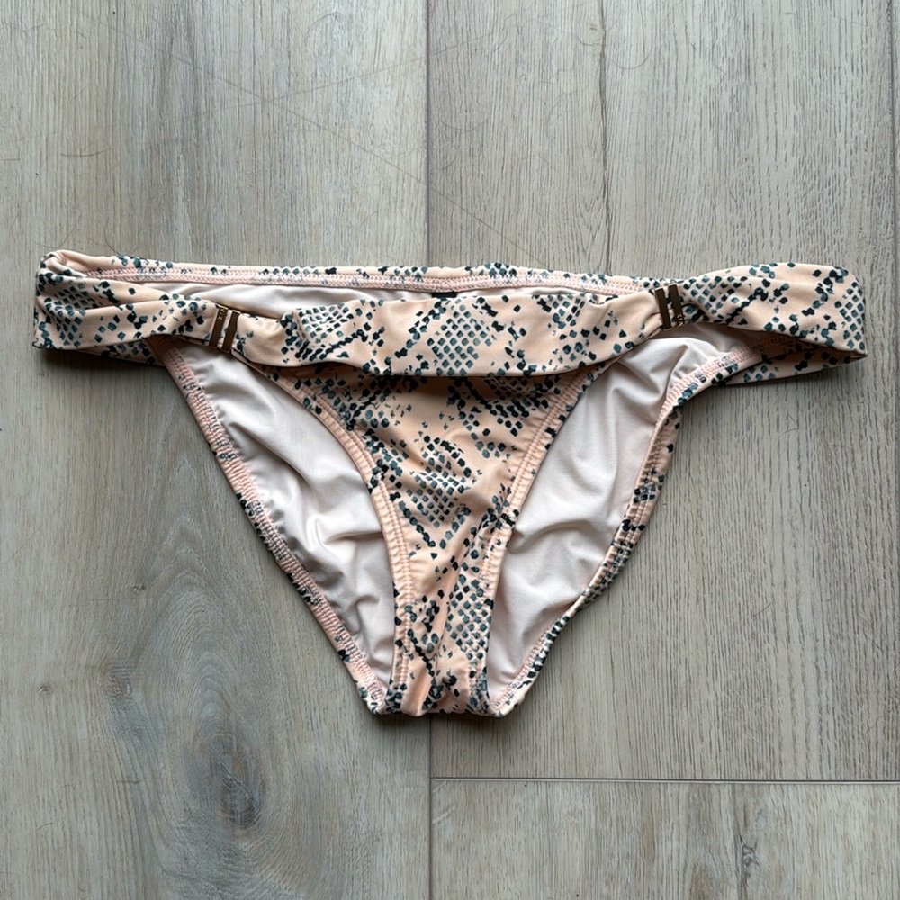 ViX Paula Hermanny Pink Snake Skin Pattern Ruffle Bikini Bottom Gold Clips L EUC